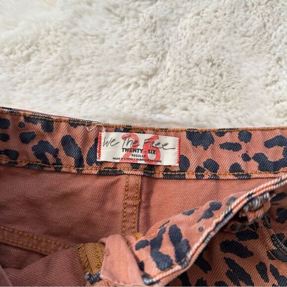 Free People We The Free leopard print mini skirt full zipper raw hem size 26 - Picture 8 of 12